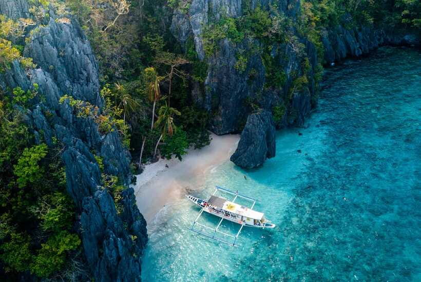 El Nido: Island Hopping Adventure by Haqqy Life - Seven Commandos Beach starts the day gently