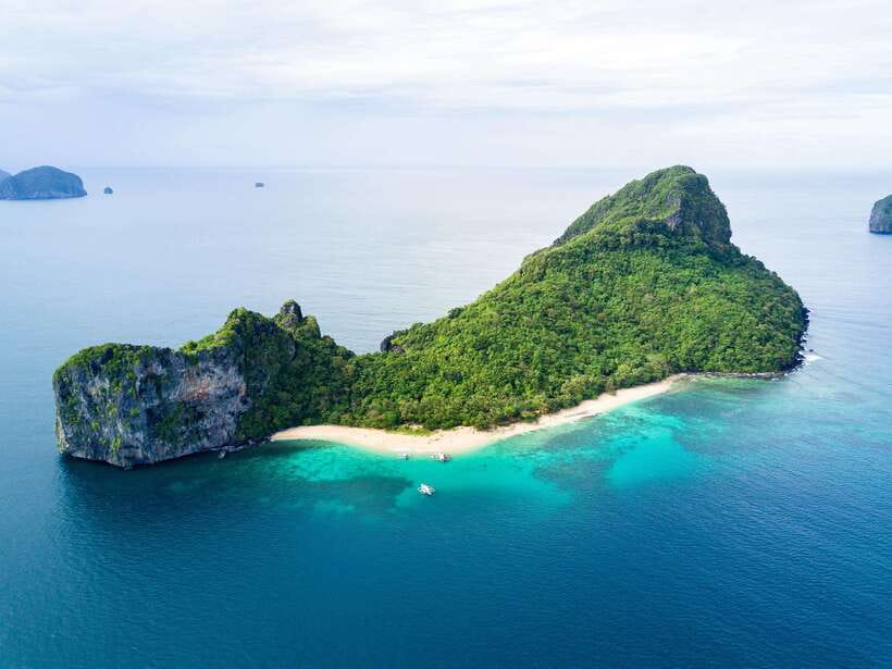 El Nido: Island Hopping and Snorkeling Private Boat Tour C - What the crew adds to the day
