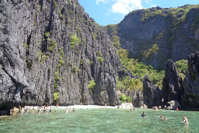 El Nido Island Hopping Tour A with Lunch - Guides and the feel of a group boat