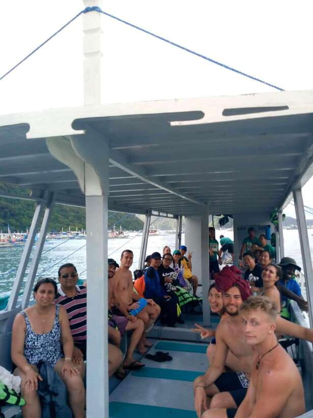 El Nido Island Tour C - Helicopter Island and the first taste of open beach