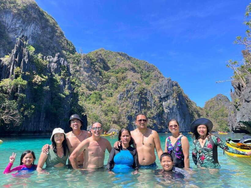 EL NIDO: Private Island Hopping Tour A with BUFFET LUNCH - 7 Commandos Beach starts the day gently