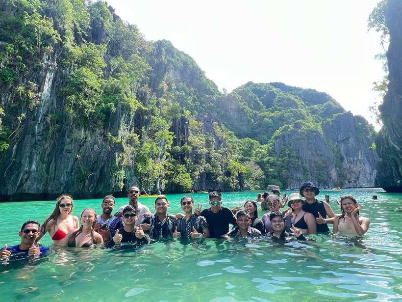 EL NIDO: Private Island Hopping Tour C w/BUFFET LUNCH - Helicopter Island begins the day with easy snorkeling