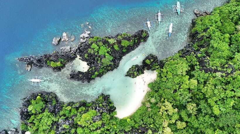 El Nido: Private Tour B with Snake Island and Caves - Cudugnon Cave, lunch, and a change of pace