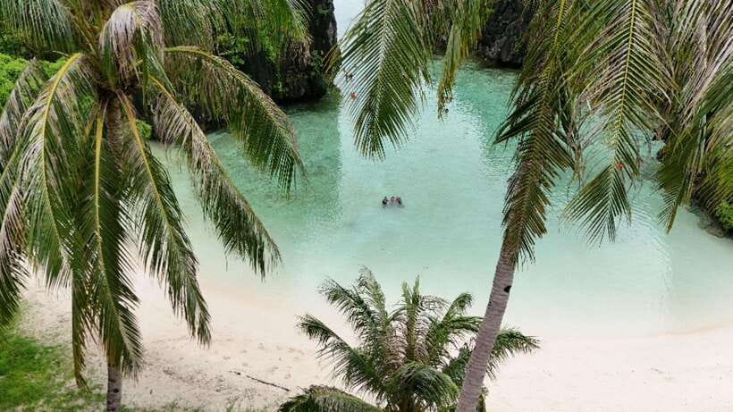 El Nido: Private Tour B with Snake Island and Caves - Starting at Marber’s and getting onto the boat