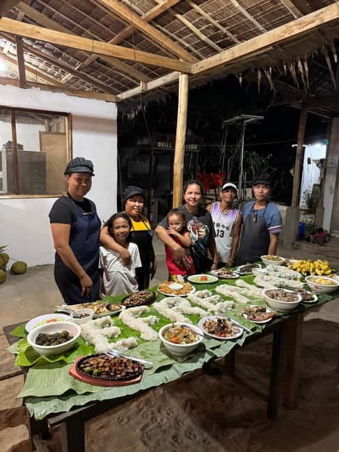El Nido, Sibaltan: Family Dinner, Bonfire and Karaoke - A Filipino dinner with your feet in the sand