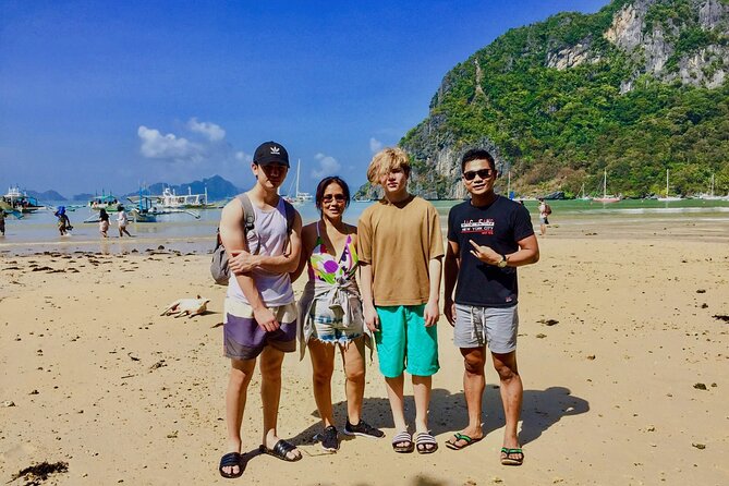 El Nido Tour A - Group w/ Buffet Lunch - Secret Lagoon: a short cave with a long queue