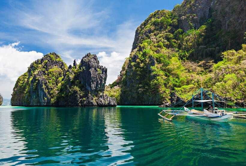 El Nido Tour A (shared tour) - The guide can make a crowded route feel smoother