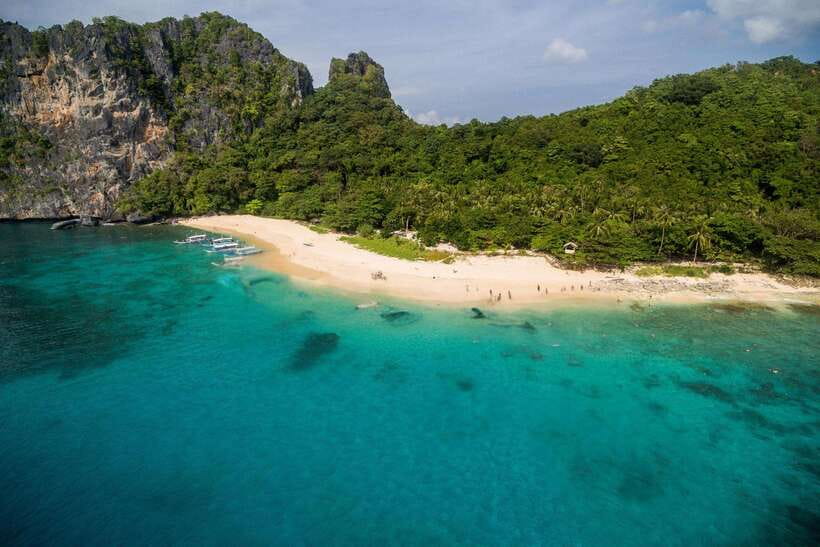 El Nido: Tour C to Hidden Beach, Helicopter Island & More - Helicopter Island and the first hour on the water