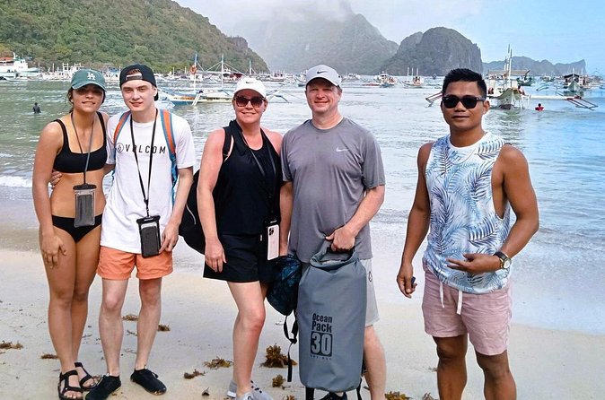 El Nido Tour D Full Day w/ Beach Lunch - Paradise Beach and lunch on the sand