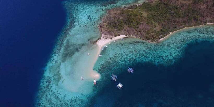 From Coron: Private Island-Hopping Cruise with Lunch - Picnic lunch on a tropical beach