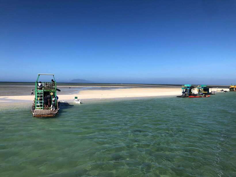 From Manila: Little Boracay Beach w/ Floating Bamboo Cottage - The floating bamboo cottage lunch