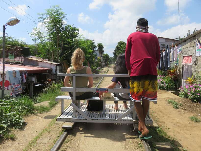 From Manila: Pagsanjan Falls Day Tour - Going behind the waterfall on a bamboo raft