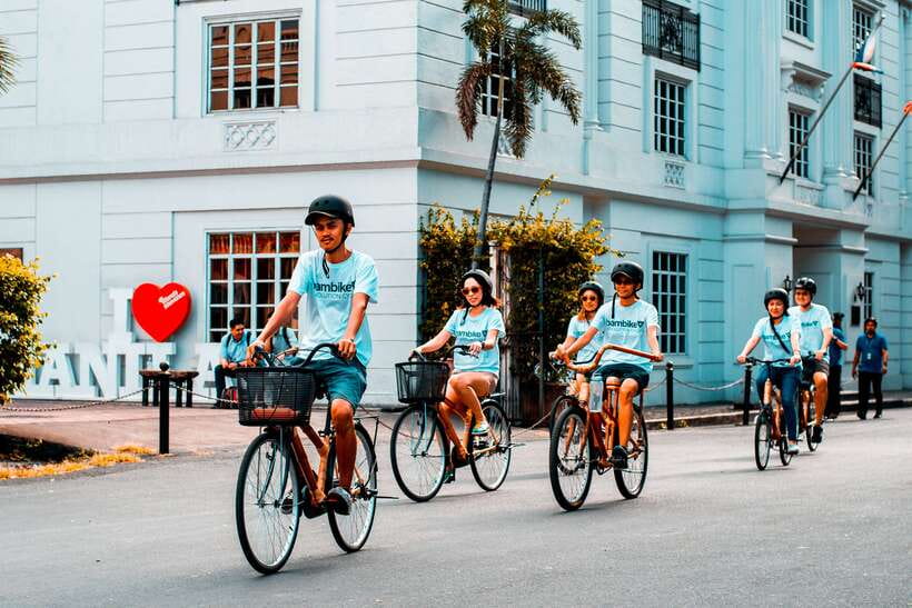 Intramuros, Manila: Historical Bamboo Bike Tour - A café break and the old gateways