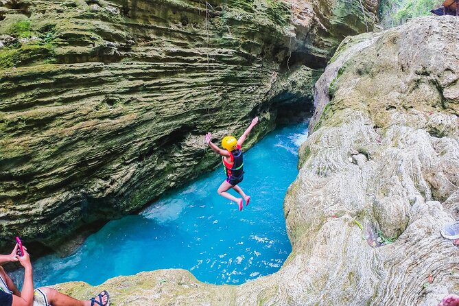 Kawasan Falls Canyoneering w/ Lunch & Transfers from Cebu City - Who should choose this Badian adventure?