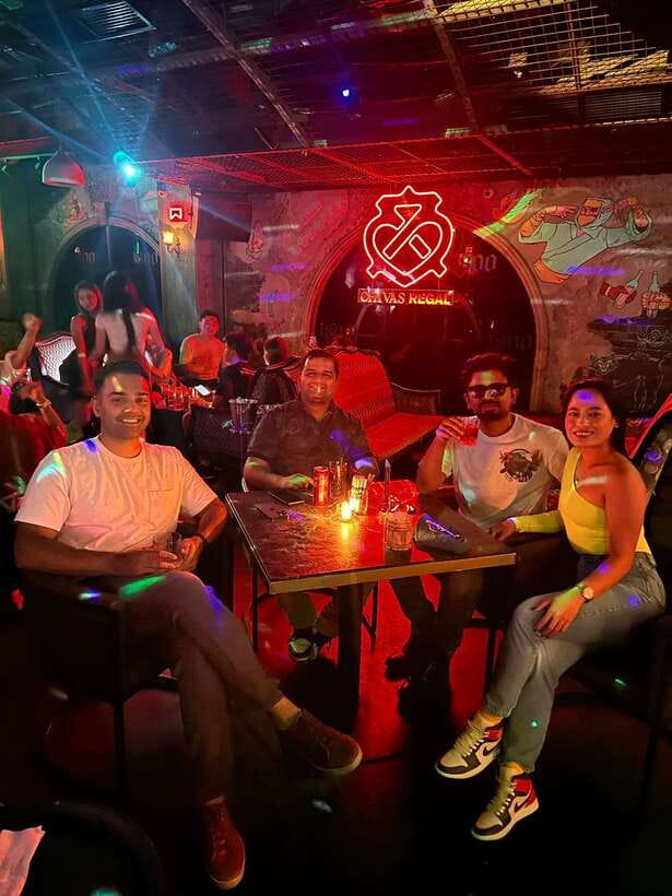 ⭐ Makati Bar Hopping and Pub Crawl Tour with Venus ⭐ - Is three hours enough?