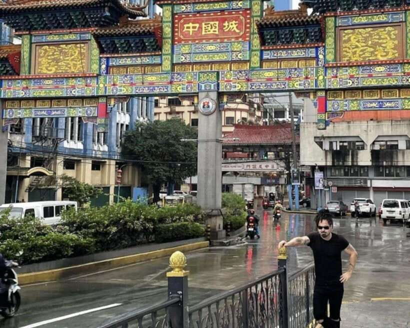 Manila: Binondo Chinatown Food Tour with Free Food Samples - Plaza San Lorenzo Ruiz and the stories between bites