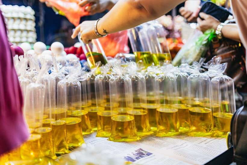 Manila: Guided Night Market Experience - Riding a tuktuk, train, and jeepney