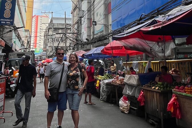 Manila Hidden Gems with local guide - Shopping at an everyday market