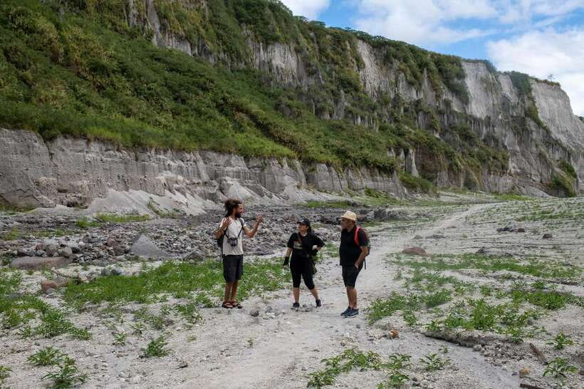 Manila: Mount Pinatubo 4X4 & Hiking Trip - A six-kilometer walk through volcanic country