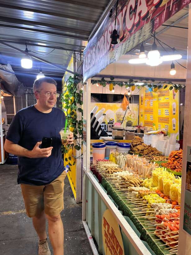 Manila Night Market with Local Guide - Entering Divisoria’s working market streets