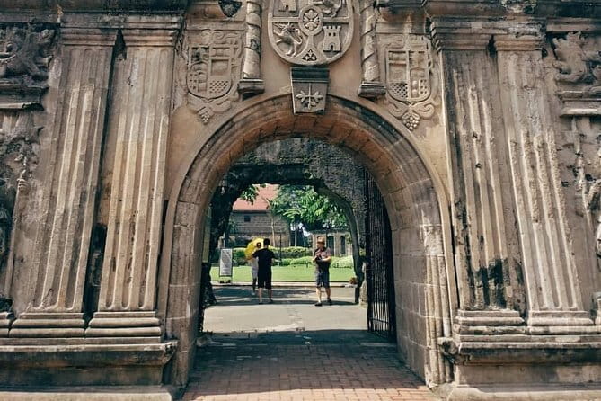 Manila Old & New City Walking Tour With A Guide - Roxas Boulevard and Manila Bay