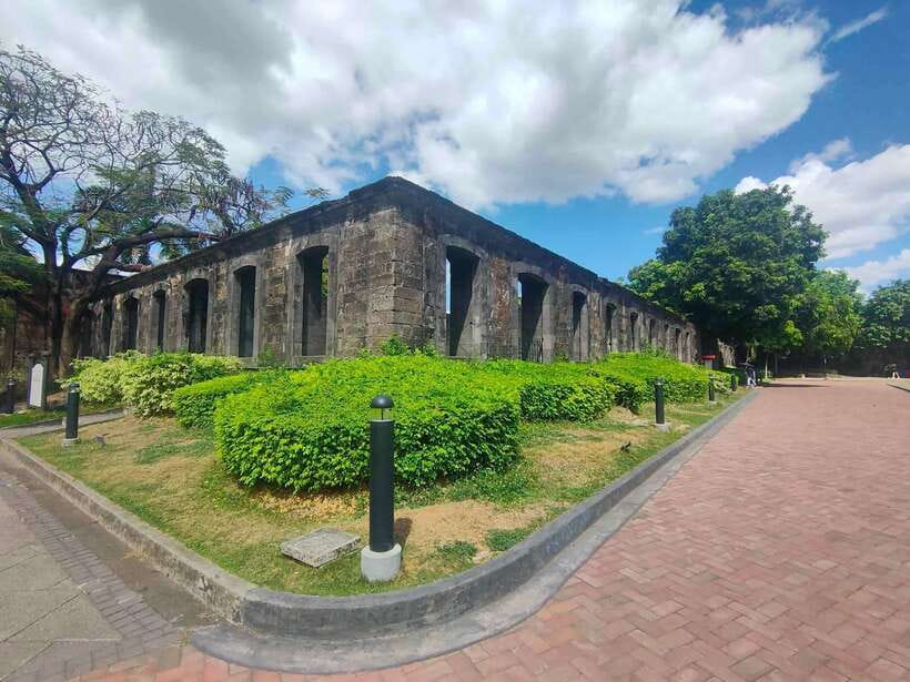 Manila: Rich History of Intramuros Private Tour - Plaza de Roma and Manila Cathedral