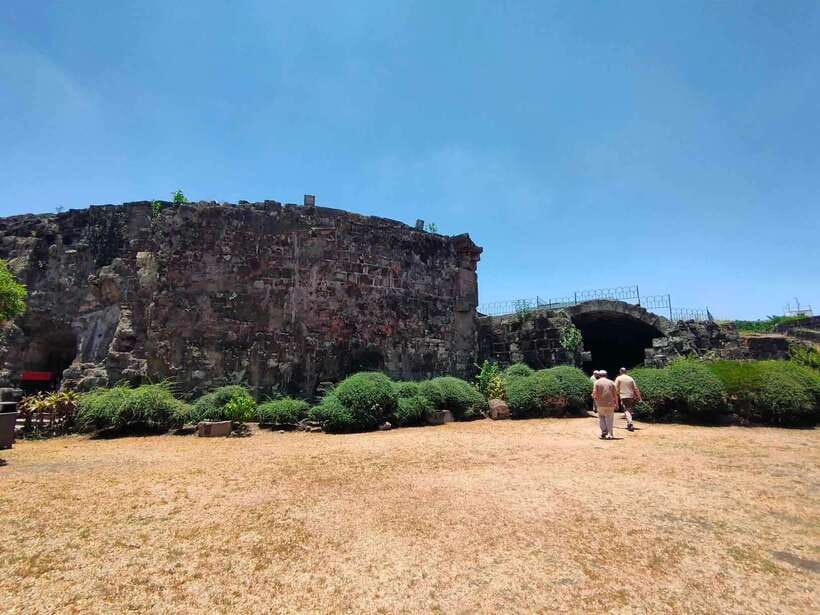 Manila: Rich History of Intramuros Private Tour - Rizal Park and the final stretch