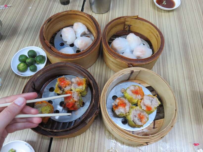 Manila: Sightseeing and Food Walking Tour with Tastings - Binondo Chinatown, with food instead of a history lecture