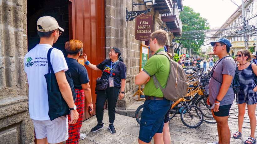Manila: Sightseeing and Food Walking Tour with Tastings - Riding like a local on the way to Intramuros