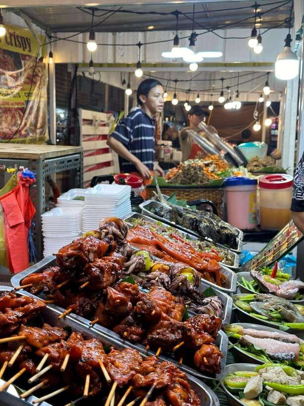 Manila Street food and Night Market Tour - What the Guides Add to the Evening