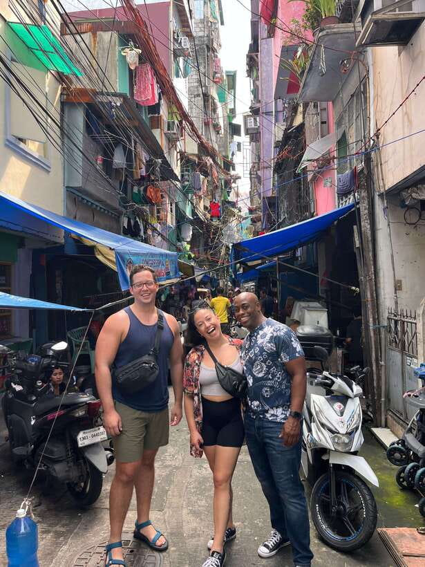 Manila Tour: Tondo Manila and Divisoria Market - Older apartments and everyday routines