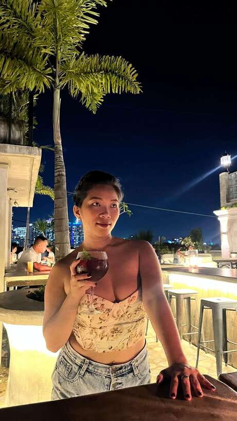 Manila Ultimate Nightlife Pub Crawl - Live bands and changing music styles