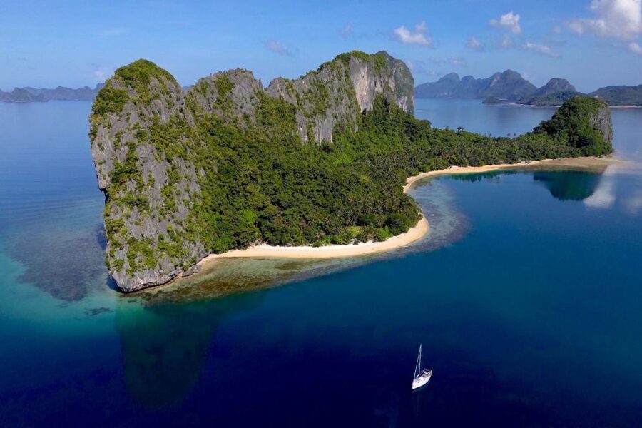Palawan: Private Sailing Yacht Cruise in El Nido - Starting at Corong Corong and crossing Bacuit Bay