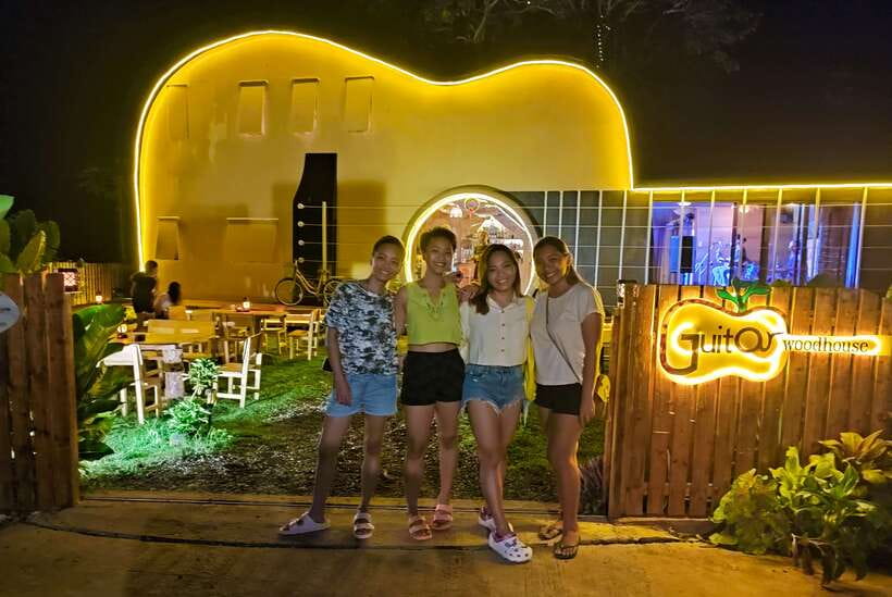 Panglao Bohol Island: Alona Beach Pub Crawl with Drinks - Timing: from 9 p.m. until about 12:30 a.m.