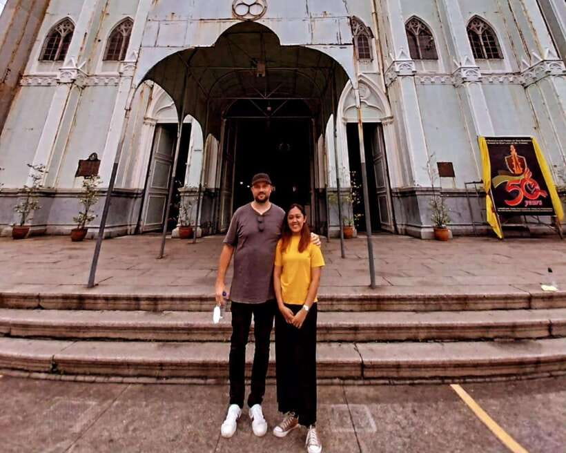 Private Tour Guide in Manila Philippines - Walking into Binondo Chinatown