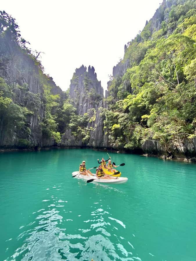 Private tour of the highlights of El Nido - Filipino lunch and onboard comforts