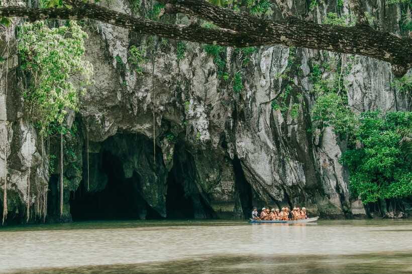 Puerto Princesa in 4 days: Tours package with optional hotel - Communication, meals, and guide support