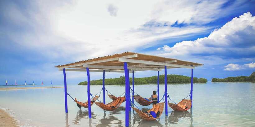 Puerto Princesa: Private Honda Bay Island Hopping Tour - Guide service and the small details that shape the day