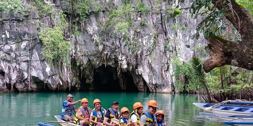 Puerto Princesa Underground River Tour in Palawan - Entering the cave by paddle boat