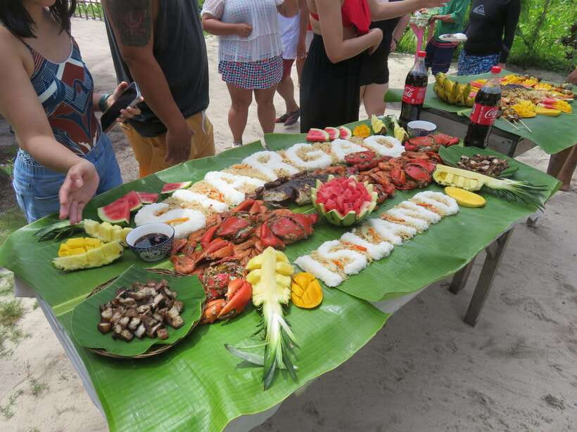 Siargao Island Hopping: Tri Island Tour - Shared and Private - Daku Island: the social heart of the day