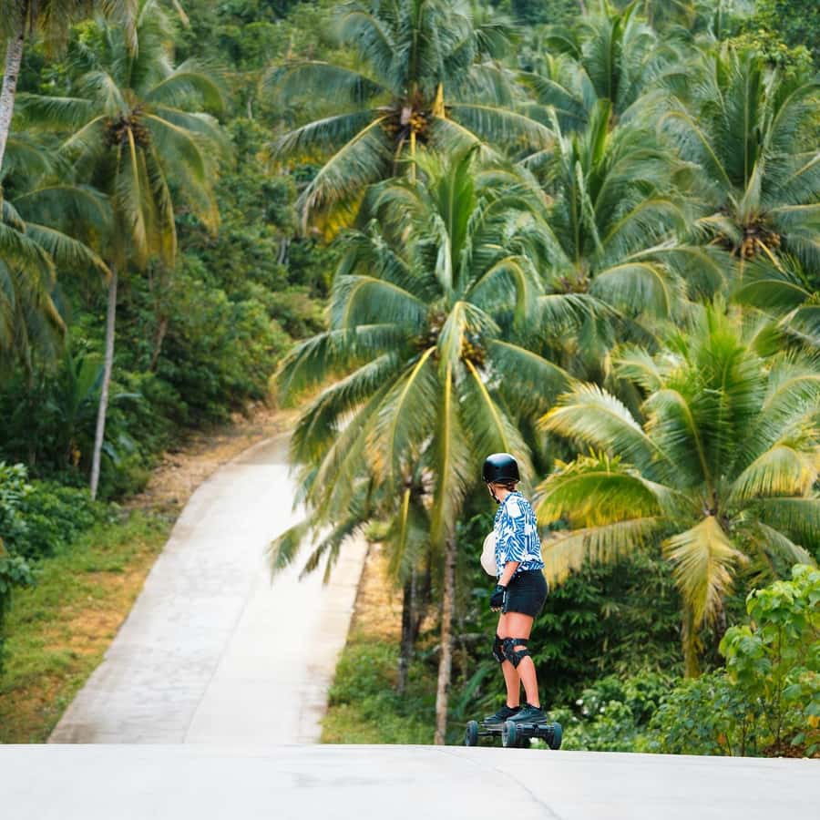 Siargao : Morning 1 Hour Guided Electric Skate Experience - Learning the board at eMotion Siargao