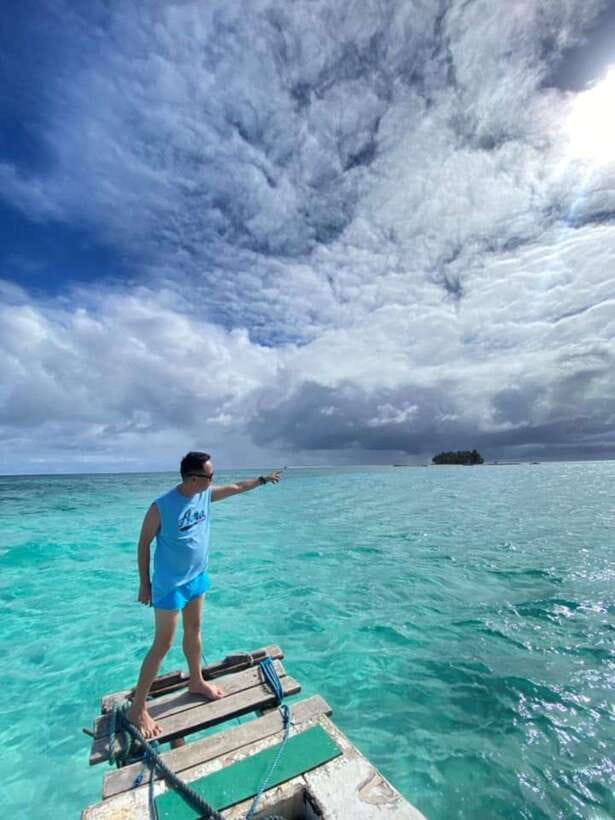 Siargao:Tri Island Hopping Naked Island, Daku, Guyam w/Lunch - Daku Island gives you the main meal and the longest stop