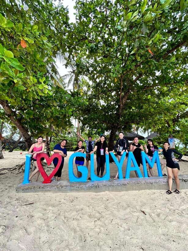 Siargao:Tri Island Hopping Naked Island, Daku, Guyam w/Lunch - Group size, guides, and the level of service to expect