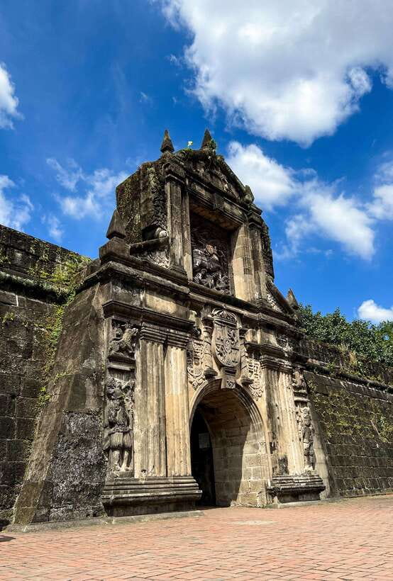 Solo Traveler Friendly Manila Walk w/ Mobile Photography - Intramuros, Fort Santiago, and the city’s layered past