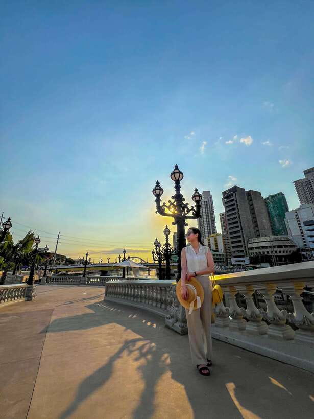 Solo Traveler Friendly Manila Walk w/ Mobile Photography - Eight hours, walking effort, and the value of $45