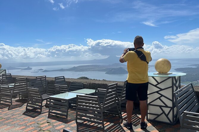 Tagaytay Day Tour sightseeing with Panoramic Taal volcano view - Leaving Manila in a private car